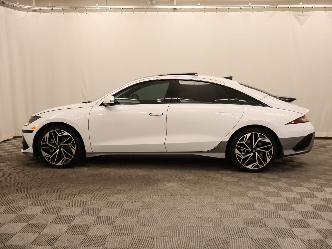 hyundai ioniq 6 2024 KMHM54AA8RA057907 image hyundai ioniq 6 2024 KMHM54AA8RA057907 image